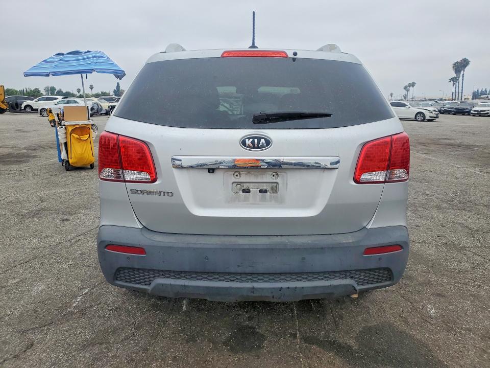 Photo 6 from auction – 2013 KIA SORENTO with VIN 5XYKT3A64DG313301