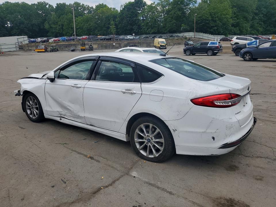 Photo 2 from auction – 2017 FORD FUSION with VIN 3FA6P0HD3HR211014