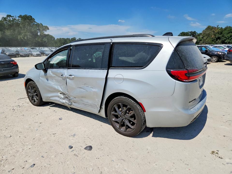 Photo 2 from auction – 2023 CHRYSLER PACIFICA with VIN 2C4RC3BG6PR528149