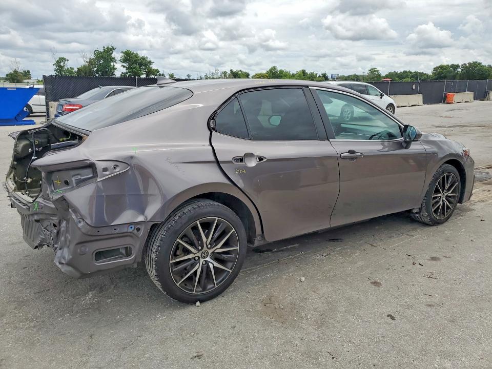 Photo 3 from auction – 2022 TOYOTA CAMRY with VIN 4T1G11AK0NU668524