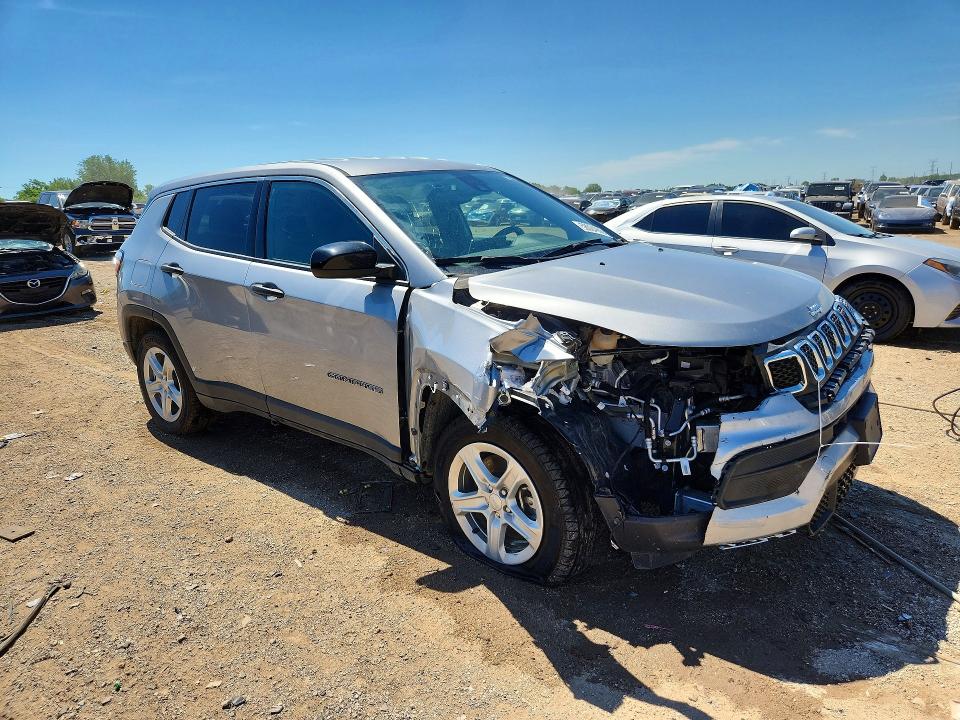 Foto 4 de la subasta – 2024 JEEP COMPASS con VIN 3C4NJDAN6RT591259