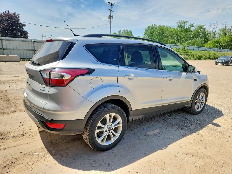 Photo 3 from auction – 2017 FORD ESCAPE with VIN 1FMCU9GD4HUB99245