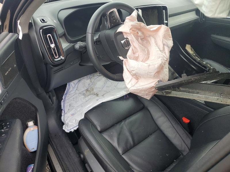 Photo 8 from auction – 2023 VOLVO XC40 with VIN YV4L12UA4P2109601