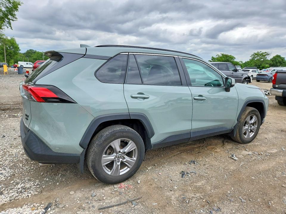 Photo 3 from auction – 2022 TOYOTA RAV4 with VIN 2T3P1RFV0NW279035