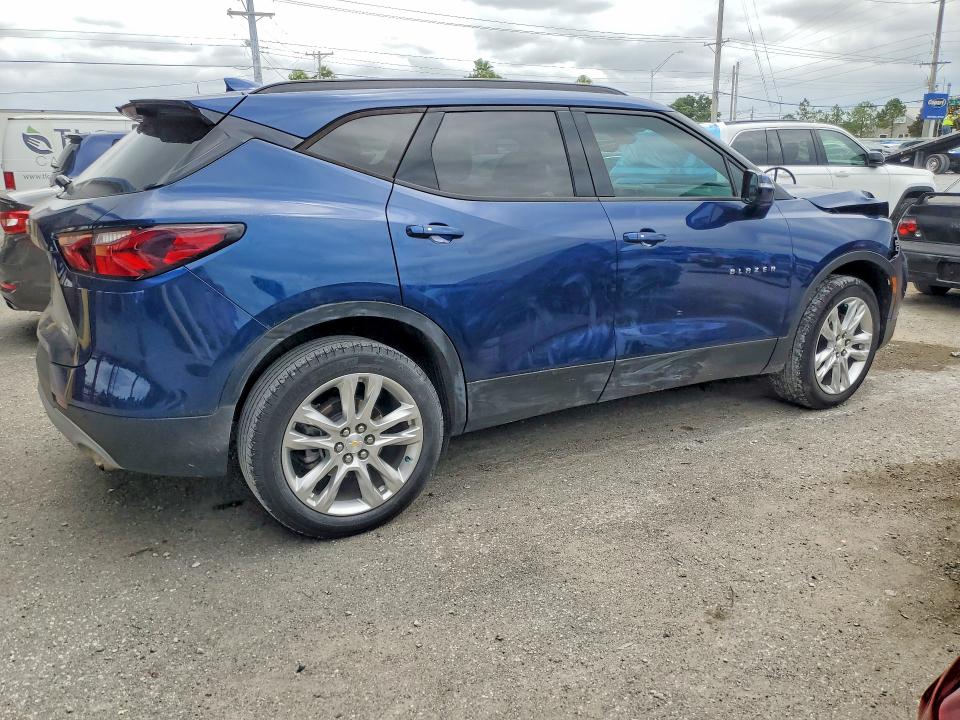 Photo 3 from auction – 2022 CHEVROLET BLAZER with VIN 3GNKBDRS8NS229757