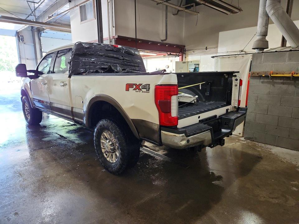 Photo 2 from auction – 2017 FORD F350 with VIN 1FT8W3BT9HEF14843