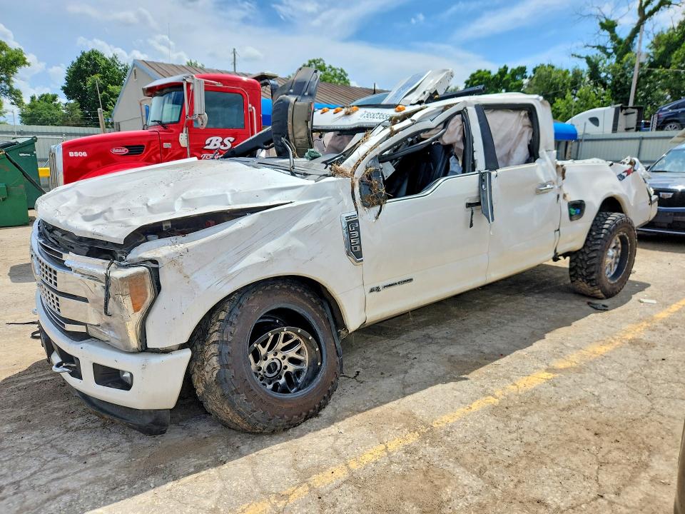 FORD F350 2017 with VIN 1FT8W3BT0HEF48430 - Photo from auction