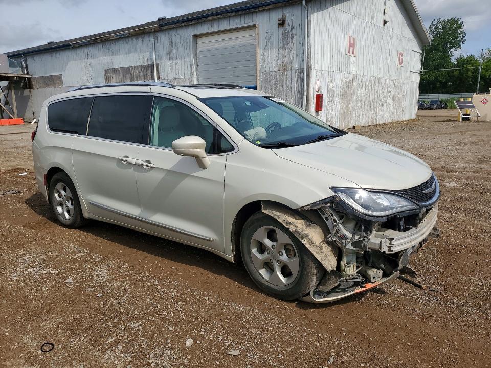 Photo 4 from auction – 2017 CHRYSLER PACIFICA with VIN 2C4RC1EG0HR616065