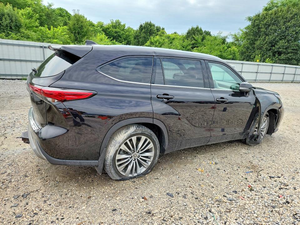 Photo 3 from auction – 2020 TOYOTA HIGHLANDER with VIN 5TDFZRBHXLS037551