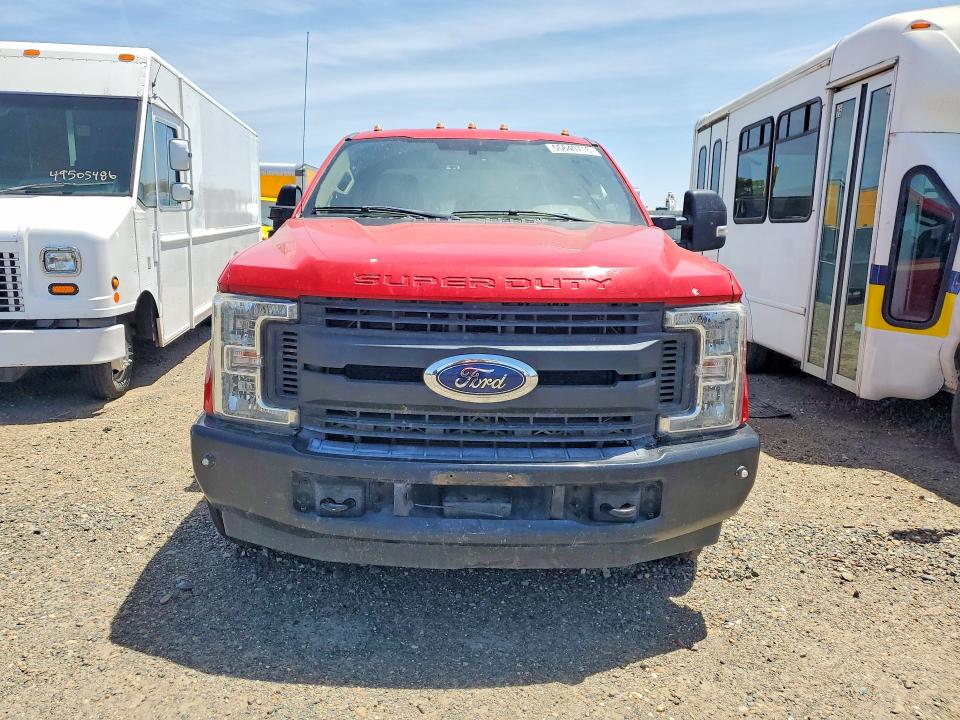 Photo 5 from auction – 2017 FORD F350 CHSCB with VIN 1FD8X3GT4HEE22430