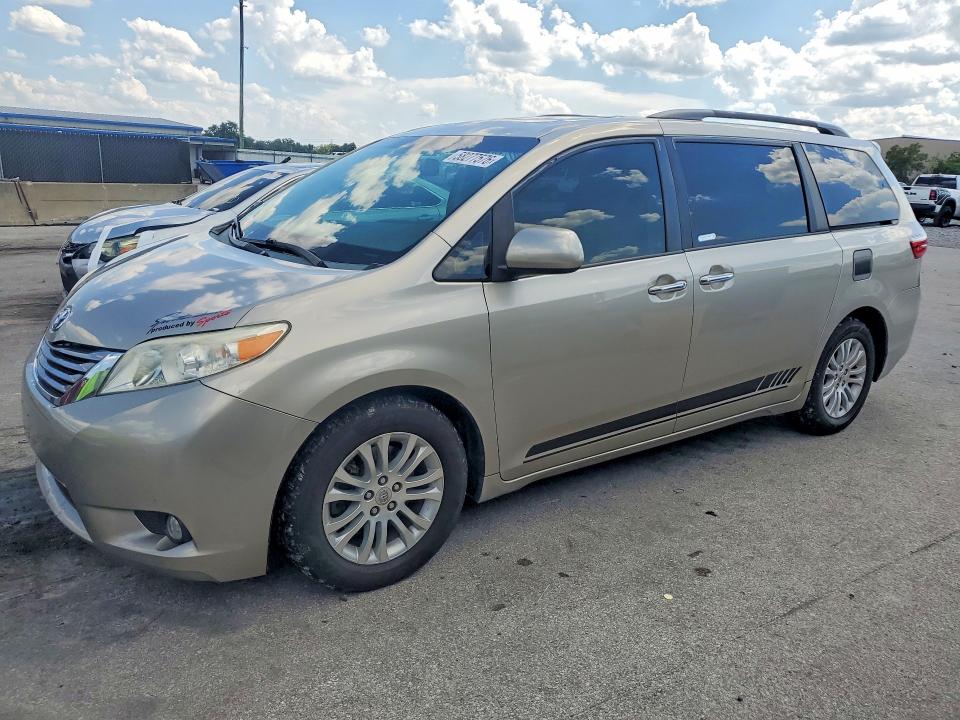 TOYOTA SIENNA 2015 with VIN 5TDYK3DC7FS560073 - Photo from auction
