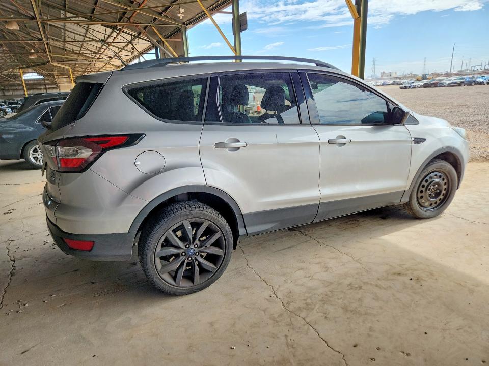 Photo 3 from auction – 2017 FORD ESCAPE with VIN 1FMCU0GD7HUC67033