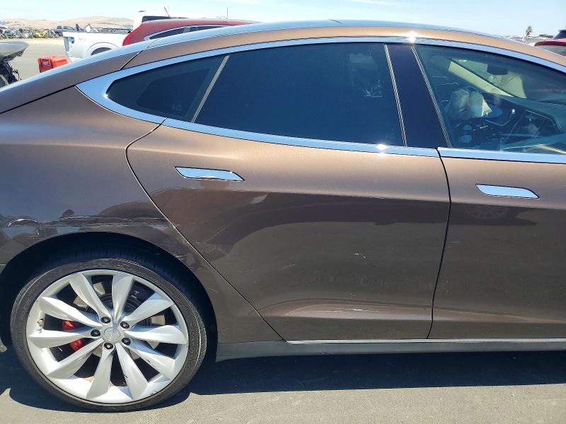 Photo 10 from auction – 2014 TESLA MODEL S with VIN 5YJSA1H16EFP35857