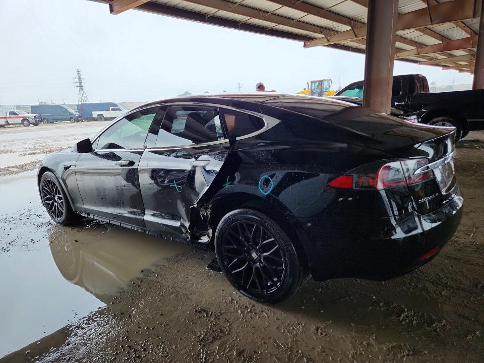 Фото 2 с аукциона – 2019 TESLA MODEL S с VIN 5YJSA1E25KF311286