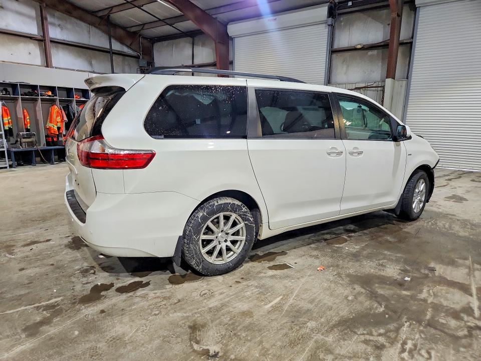 Photo 3 from auction – 2017 TOYOTA SIENNA with VIN 5TDDZ3DC1HS185648