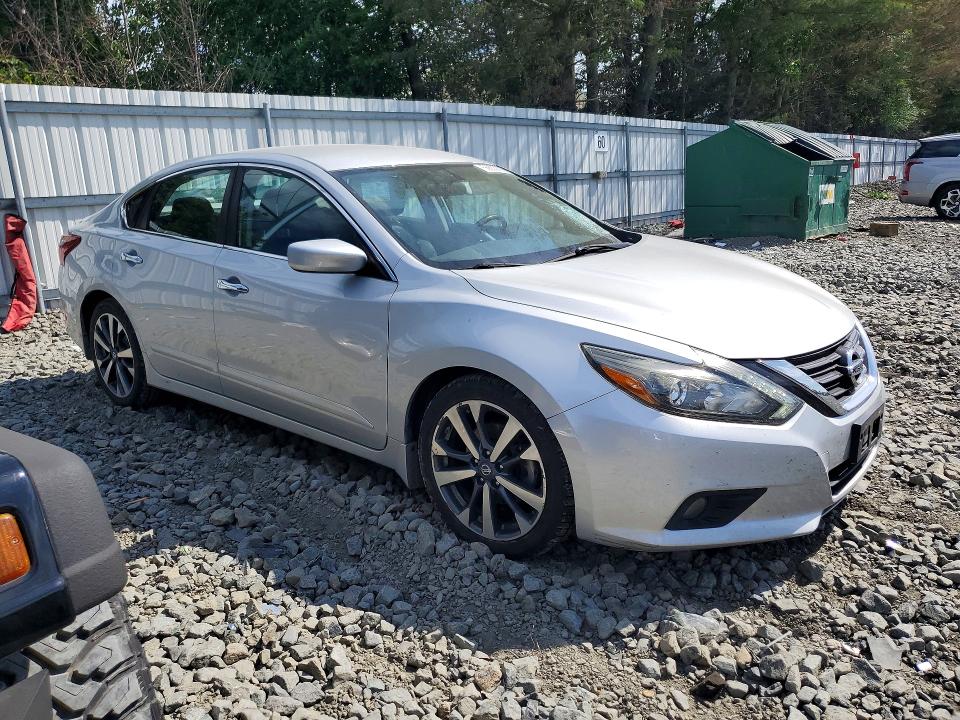 Photo 4 from auction – 2017 NISSAN ALTIMA with VIN 1N4AL3AP4HC138861