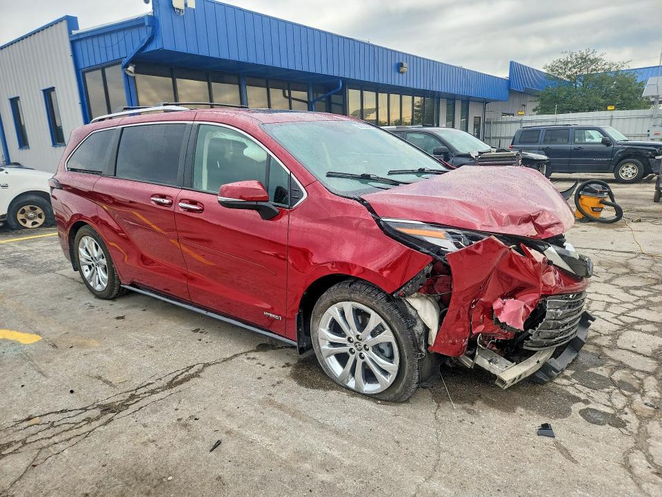 Photo 4 from auction – 2021 TOYOTA SIENNA with VIN 5TDERKEC1MS055280