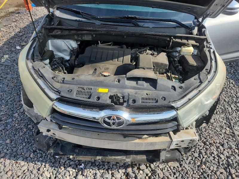 Photo 12 from auction – 2015 TOYOTA HIGHLANDER with VIN 5TDBKRFH5FS204626