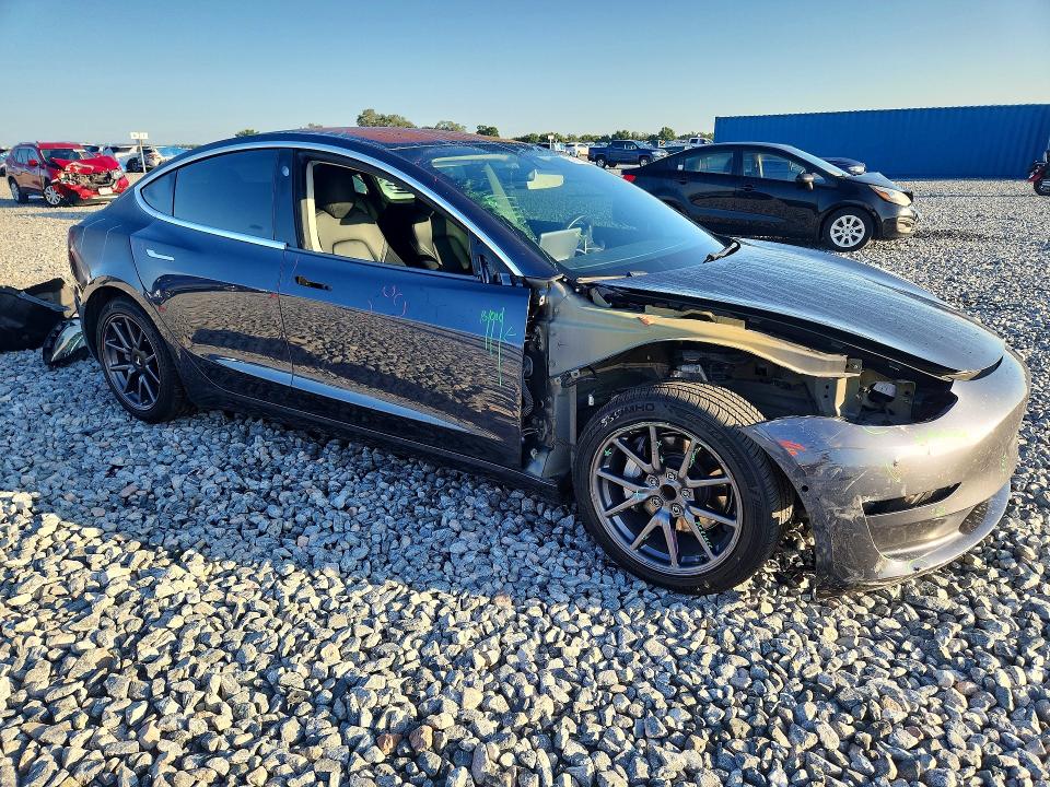 Photo 4 from auction – 2019 TESLA MODEL 3 with VIN 5YJ3E1EA8KF313534