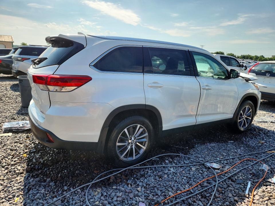 Photo 3 from auction – 2019 TOYOTA HIGHLANDER with VIN 5TDJZRFH2KS939078