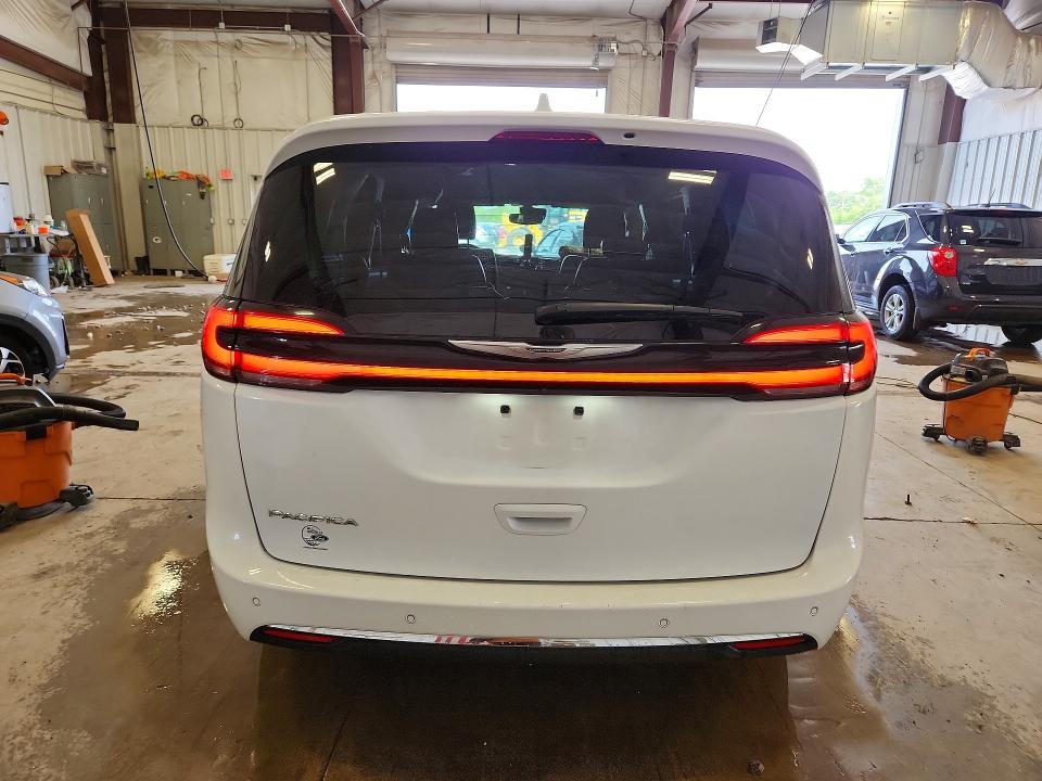 Photo 6 from auction – 2021 CHRYSLER PACIFICA with VIN 2C4RC1BG0MR574818