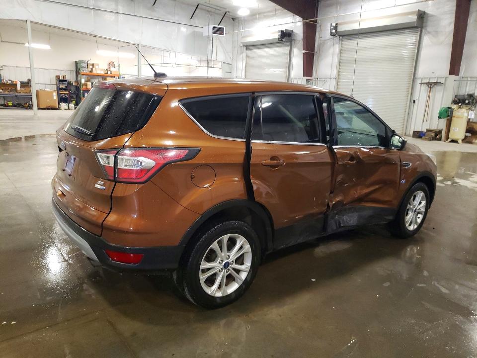 Photo 3 from auction – 2017 FORD ESCAPE with VIN 1FMCU9GD4HUA94396