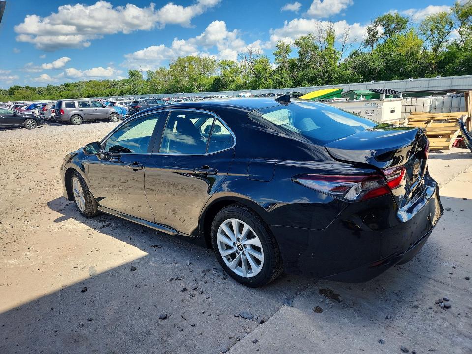 Photo 2 from auction – 2022 TOYOTA CAMRY with VIN 4T1C11AK3NU049480