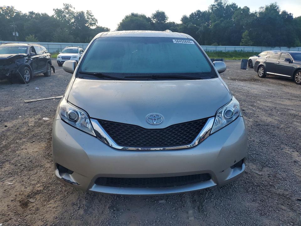 Photo 5 from auction – 2017 TOYOTA SIENNA with VIN 5TDKZ3DC3HS789757