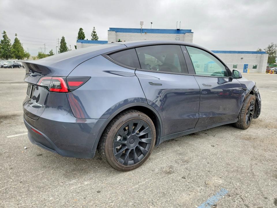 Photo 3 from auction – 2021 TESLA MODEL Y with VIN 5YJYGDEE6MF102436