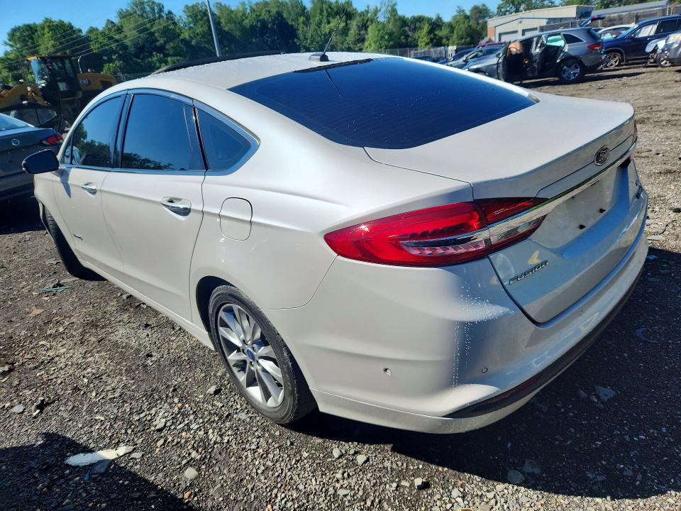 Photo 2 from auction – 2017 FORD FUSION with VIN 3FA6P0LU2HR393425