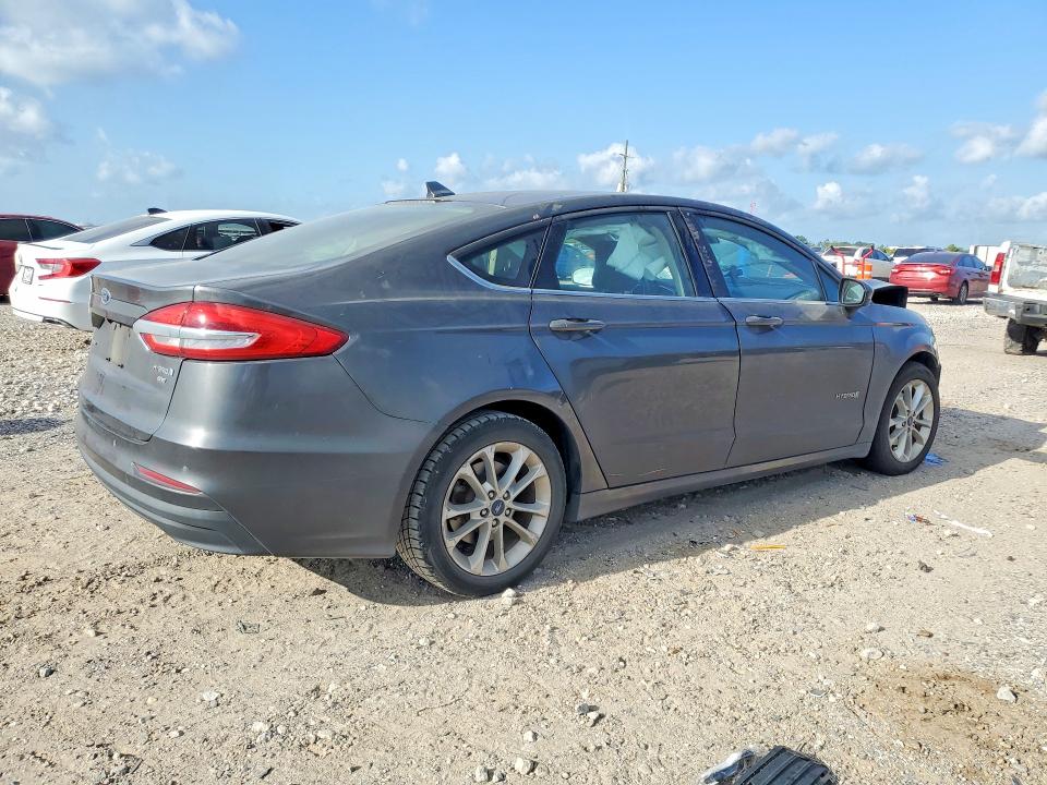Photo 3 from auction – 2019 FORD FUSION with VIN 3FA6P0LU3KR242410