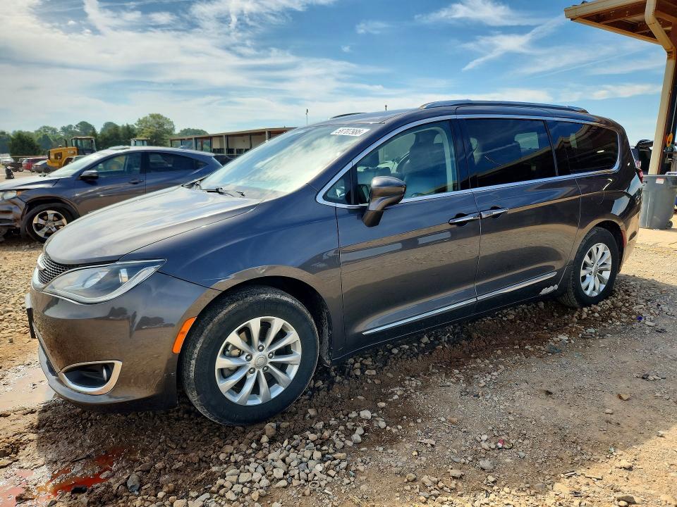 CHRYSLER PACIFICA 2019 with VIN 2C4RC1BG5KR668724 - Photo from auction