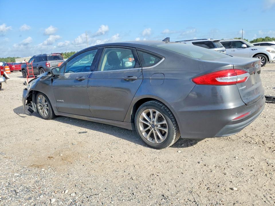 Photo 2 from auction – 2019 FORD FUSION with VIN 3FA6P0LU3KR242410