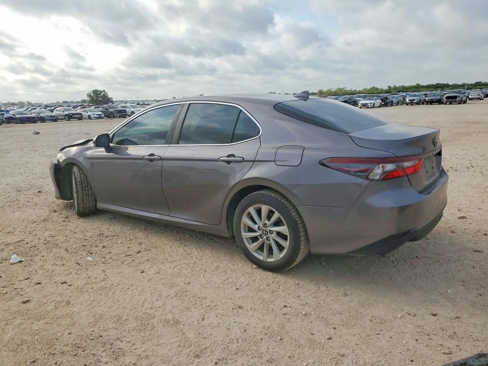 Photo 2 from auction – 2022 TOYOTA CAMRY with VIN 4T1C11AK7NU711920
