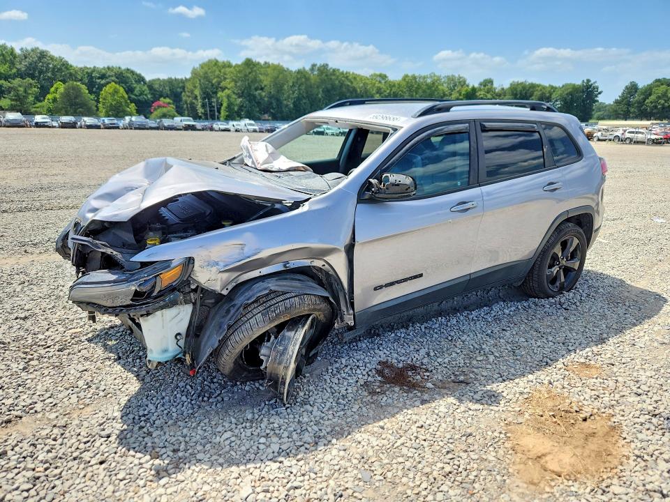 JEEP CHEEROKEE 2020 with VIN 1C4PJLLB3LD573661 - Photo from auction