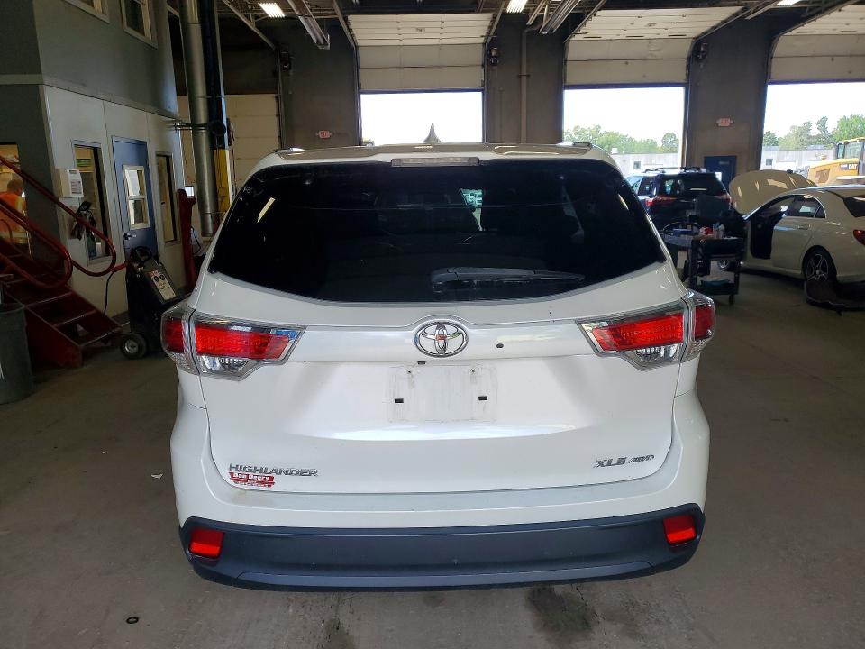 Photo 6 from auction – 2015 TOYOTA HIGHLANDER with VIN 5TDJKRFH7FS199957
