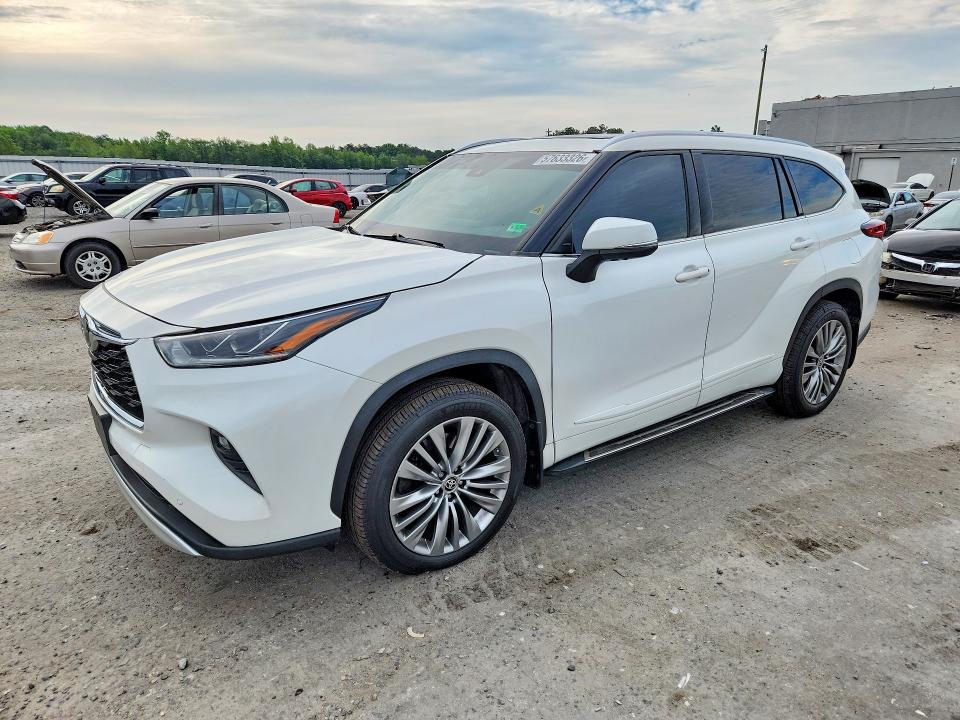 TOYOTA HIGHLANDER 2021 con VIN 5TDFZRBH7MS076969 - Foto de la subasta