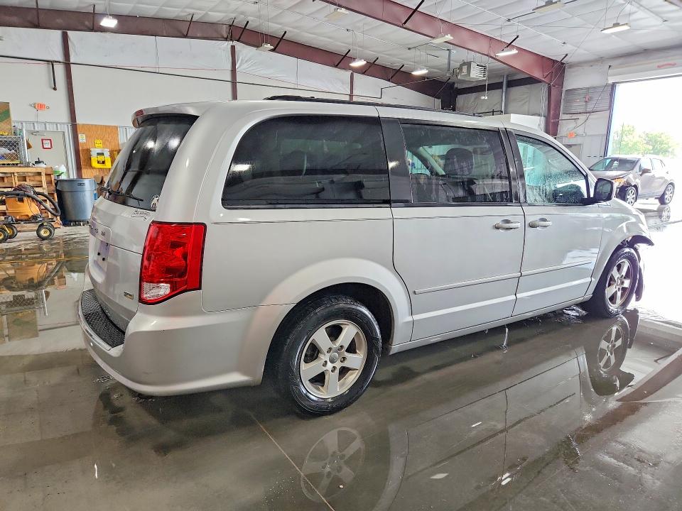 Photo 3 from auction – 2011 DODGE GRAND CARAVAN with VIN 2D4RN3DG9BR692899