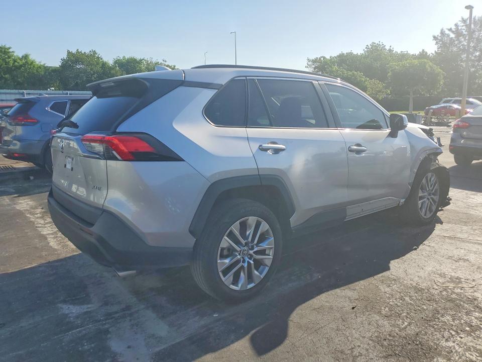 Photo 3 from auction – 2023 TOYOTA RAV4 with VIN 2T3C1RFV9PC227518