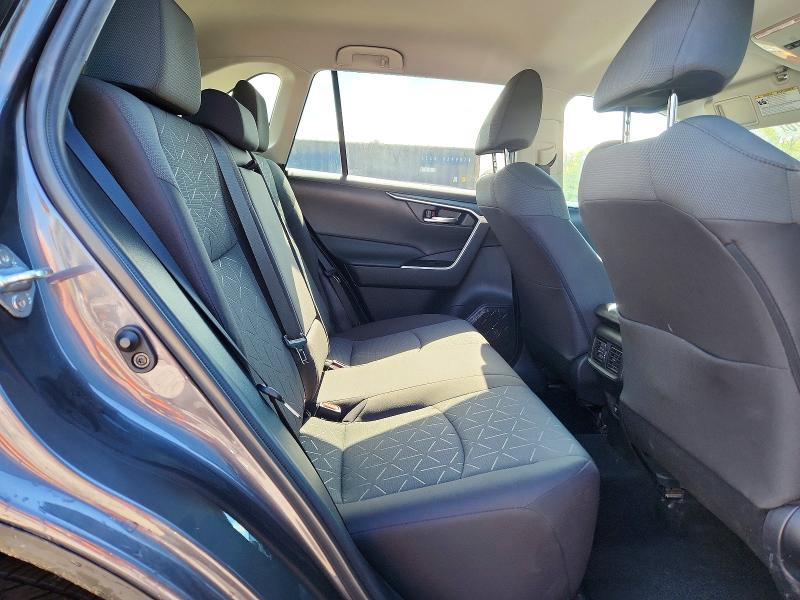 Photo 10 from auction – 2021 TOYOTA RAV4 with VIN 2T3P1RFV6MW245230
