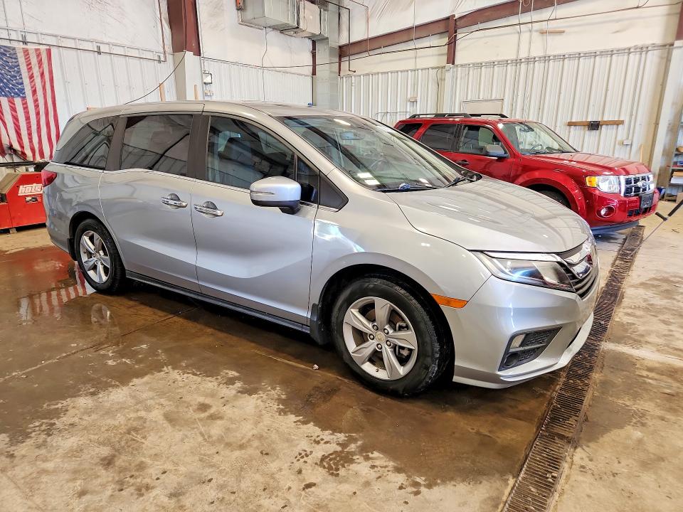 Photo 4 from auction – 2018 HONDA ODYSSEY with VIN 5FNRL6H72JB066099