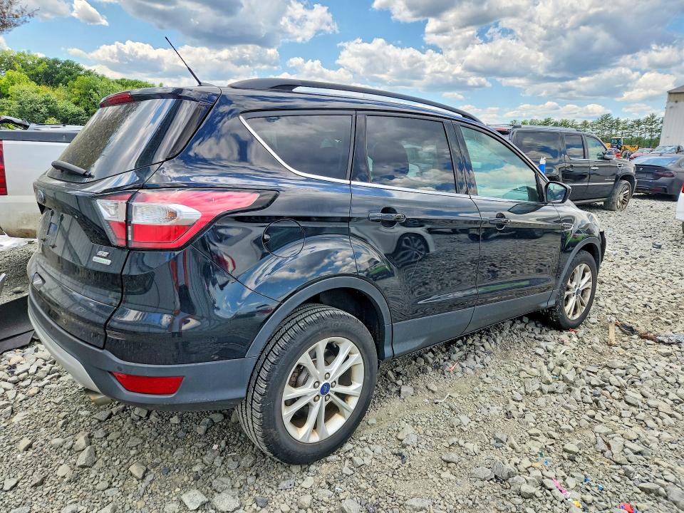 Photo 3 from auction – 2017 FORD ESCAPE with VIN 1FMCU0GD1HUD74594