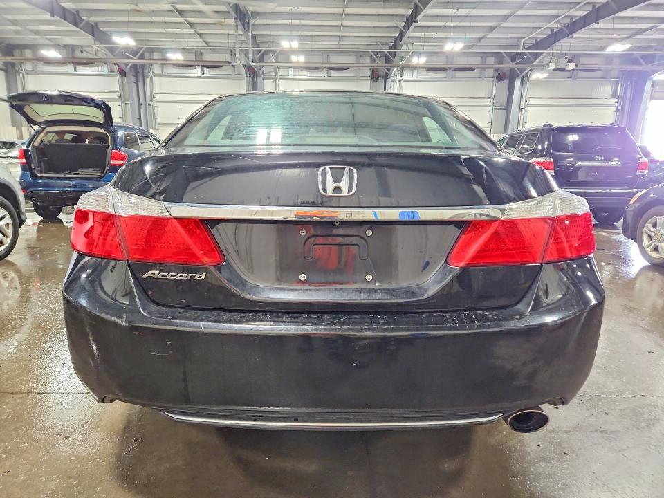 Photo 6 from auction – 2015 HONDA ACCORD with VIN 1HGCR2F39FA182995