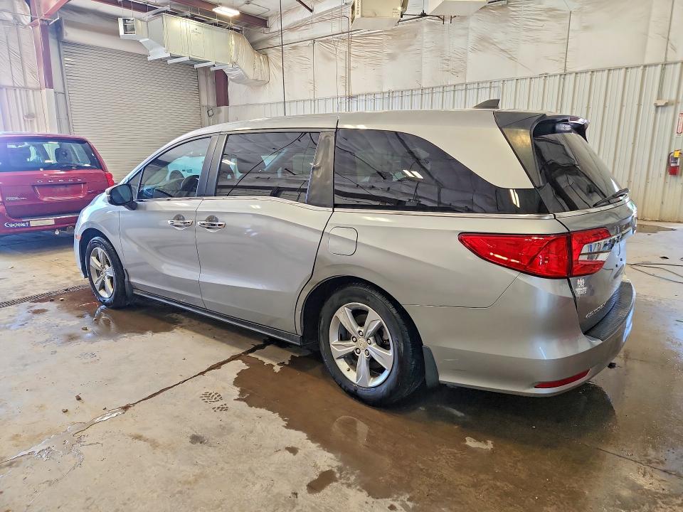 Photo 2 from auction – 2018 HONDA ODYSSEY with VIN 5FNRL6H72JB066099