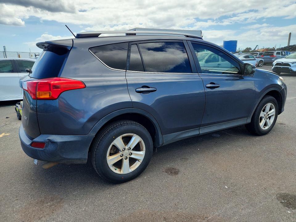 Photo 3 from auction – 2013 TOYOTA RAV4 with VIN JTMWFREV1DD009581
