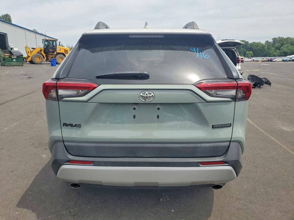 Photo 6 from auction – 2019 TOYOTA RAV4 with VIN 2T3J1RFV4KC020681
