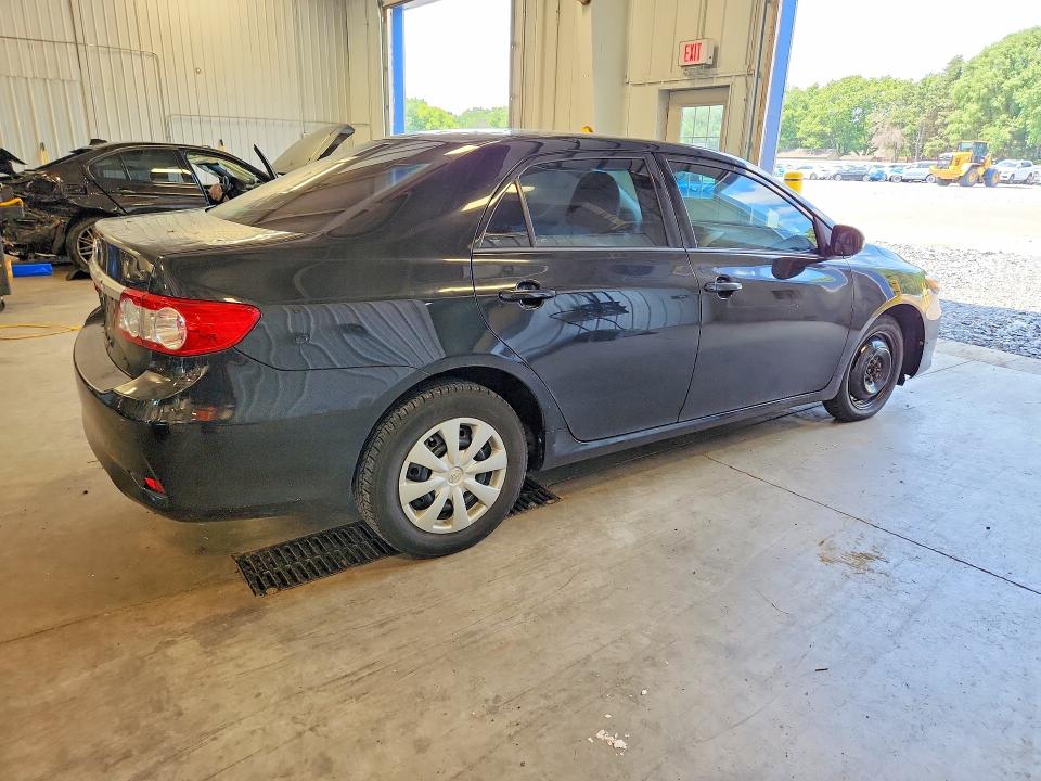 Photo 3 from auction – 2013 TOYOTA COROLLA with VIN 2T1BU4EE5DC047934