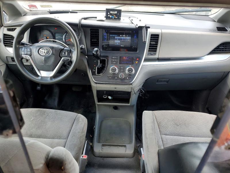 Foto 8 de la subasta – 2017 TOYOTA SIENNA con VIN 5TDZZ3DC5HS841176