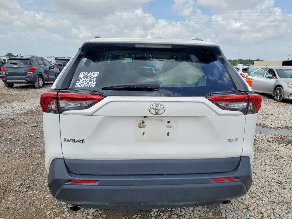 Photo 6 from auction – 2021 TOYOTA RAV4 with VIN 2T3W1RFV1MC144514