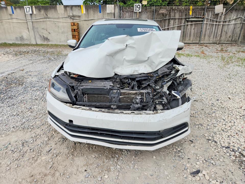 Photo 5 from auction – 2017 VOLKSWAGEN JETTA with VIN 3VWDB7AJ3HM308426